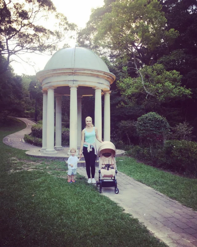 It's time to go home now👧🏻👶🏻 #babystyle #hybridstroller #goodvibes #gohome #picnic #momlife